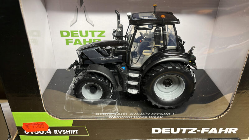 UNIVERSAL HOBBIES DEUTZ-FAHR 6150.4 BLACK WARRIOR TRACTOR 1:32 SCALE