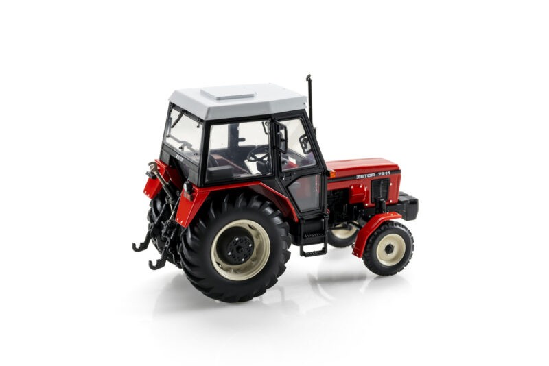 UNIVERSAL HOBBIES ZETOR 7211 2WD TRACTOR 1:32 SCALE - Image 4