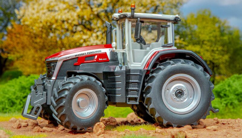 SIKU Massey Ferguson 9S with Bluetooth App control 1:32 SCALE - Image 7