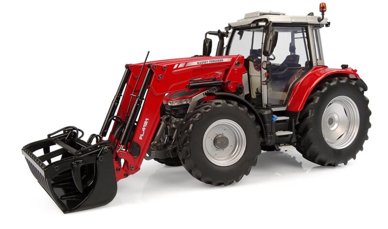UNIVERSAL HOBBIES MASSEY FERGUSON 5S.135 WITH LOADER 1:32 SCALE