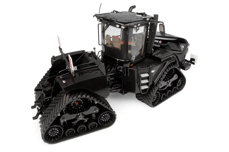 UNIVERSAL HOBBIES CASE QUADTRAC 715 BLACK EDITION 1:32 SCALE - Image 2
