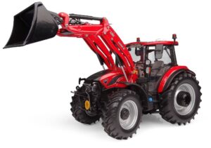 UNIVERSAL HOBBIES CASE IH FARMALL 120C TRACTOR WITH FRONT LOADER 1:32 SCALE