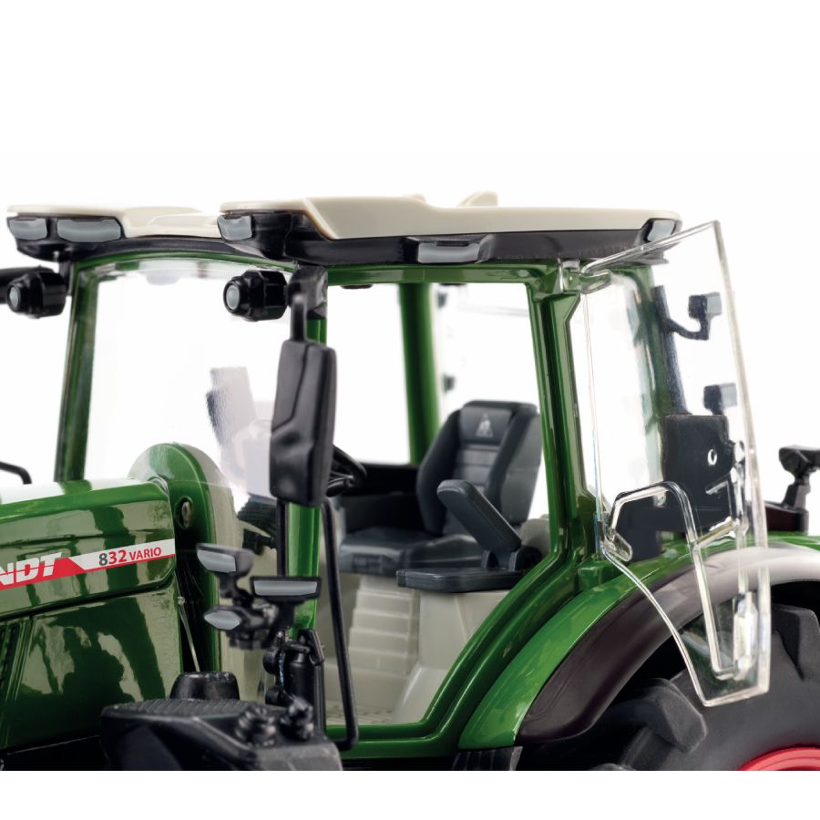 WIKING FENDT VARIO 832 4WD TRACTOR 1:32 SCALE - Image 2