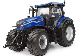 UNIVERSAL HOBBIES NEW HOLLAND T7.210 DYNAMIC BLUE TRACTOR 1:32 SCALE