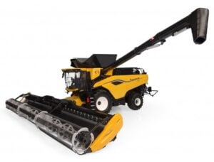 UH NEW HOLLAND CR11 Combine Harvester in 1:32 scale